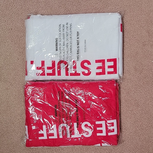 T-Mobile Beach Towels, Set of 2 - Picture 3 of 3